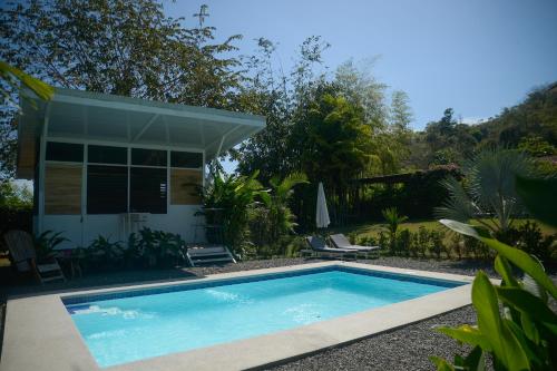 Het zwembad bij of vlak bij Soul Sync Sanctuary formally Hacienda la Moringa