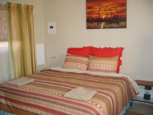 Una cama o camas en una habitación de All Are Welcome Guest House