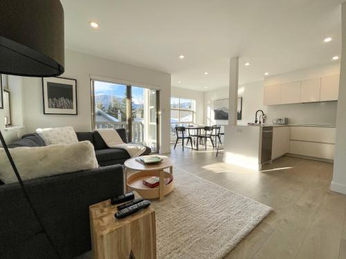 Freshly Renovated Multi Level Townhome – Photos 2