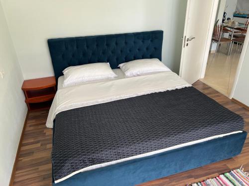 Una cama o camas en una habitación de Hakunna Matata Residence & Apartments