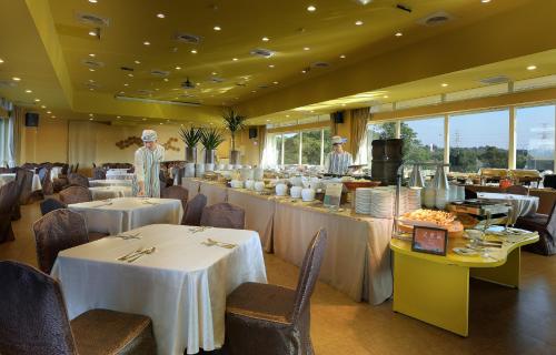 Restorāns vai citas vietas, kur ieturēt maltīti, naktsmītnē Leofoo Resort Guanshi