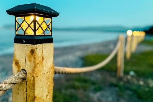 a light on a wooden post with a rope at Glenghorm Beach Resort in Ingonish