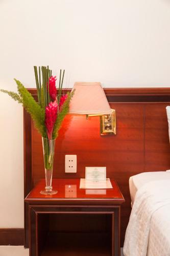 Cama o camas de una habitación en First Hotel