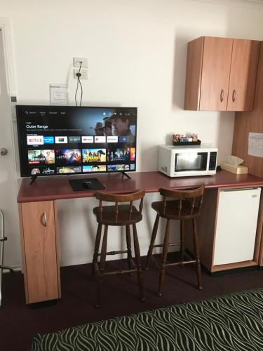 Kuchyň nebo kuchyňský kout v ubytování Cedar Lodge Motel