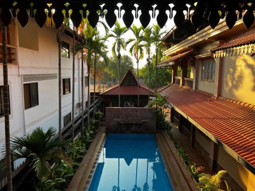 Πισίνα στο ή κοντά στο Shining Angkor Apartment Hotel