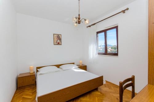 Llit o llits en una habitació de Apartments Gogi - 130 m from sea