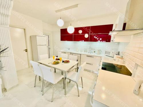 Kuchyň nebo kuchyňský kout v ubytování Milos City Center Apt. 32