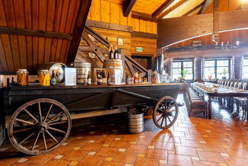 Un restaurante u otro lugar para comer en Browar Gościniec Chojnice