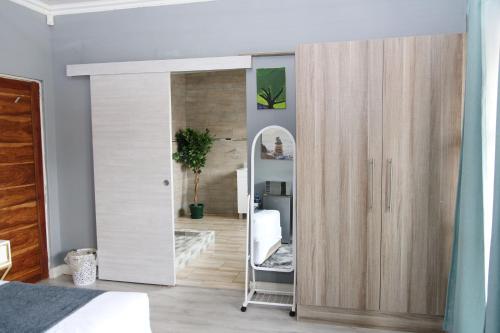 Katil atau katil-katil dalam bilik di Charis View Guest House