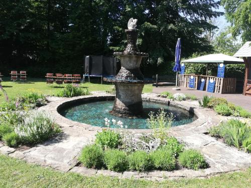 a fountain in the middle of a garden at Hüttli in Rehburg-Loccum