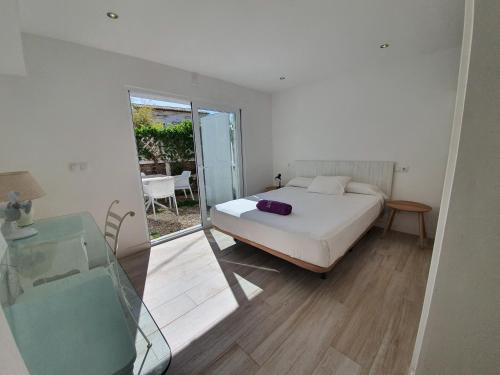 A bed or beds in a room at Cas Catalá Living
