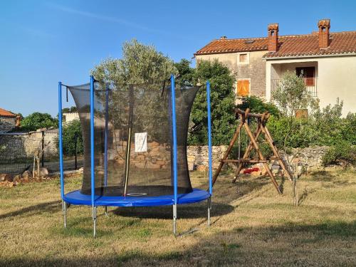 Galeriebild der Unterkunft Beautiful Istrian house with big backyard in Valtura
