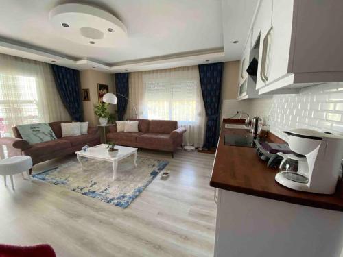 Kestel merkezde, yüzme havuzlu site içi konut