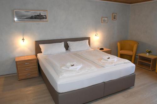 a bedroom with a bed with two towels on it at Gästehaus Zum Stehling in Monschau