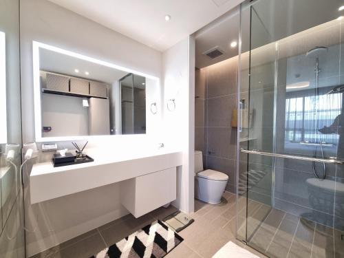 A bathroom at Veranda Residence Hua Hin 1BR Beachfront