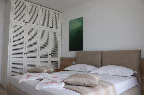 Postel nebo postele na pokoji v ubytování Vesper Suites