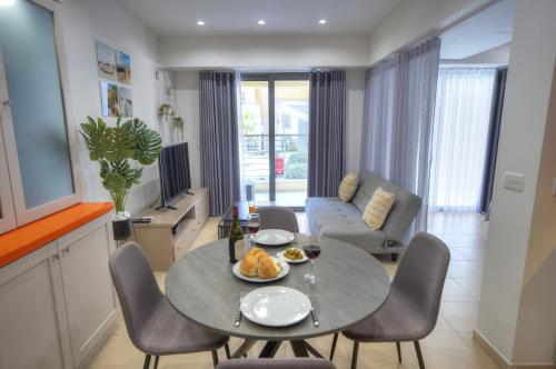 Χώρος καθιστικού στο Elegant one bedroom apartment with terrace in uptown Portomaso DDIF1-4