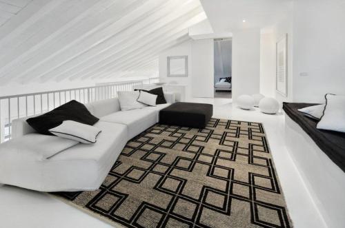 Posezení v ubytování Loft di design a Loano in località Borgo Castello