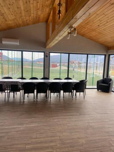 a large room with a large table and chairs at Casute din lemn in Jiblea Veche