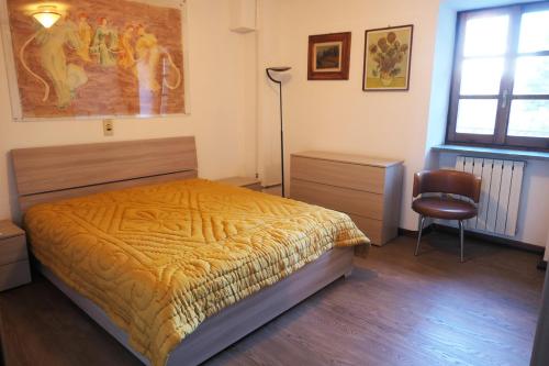 Una cama o camas en una habitación de Casa vacanze Valle d'Aosta - Maison Lugon
