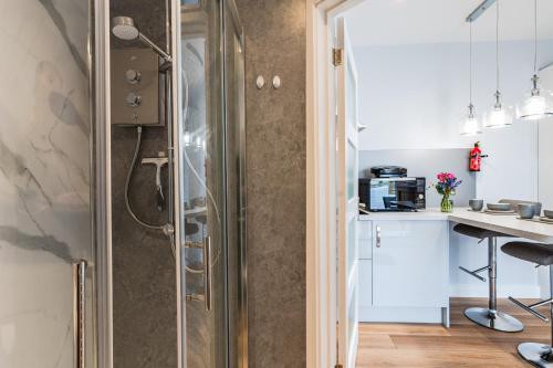 Dapur atau dapur kecil di Finest Retreats - The Hideaway - Studio Apartment in Porthleven