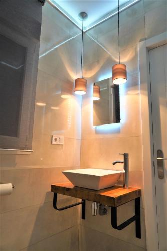 Foto Chalet blanco con piscina privada 3