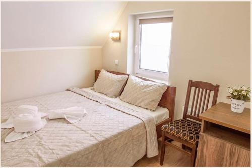 Ένα ή περισσότερα κρεβάτια σε δωμάτιο στο Mandarin Restoran & Hostel