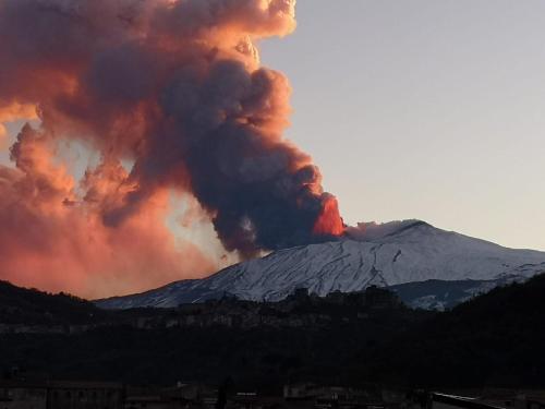 a fire with a mountain in the background at Casa Catena in Francavilla di Sicilia