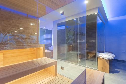 Ένα μπάνιο στο Valarin Luxury Apartments & Wellness, Vercana by Rent All Como