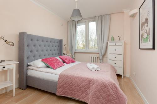 Posteľ alebo postele v izbe v ubytovaní Apartment Praga Afrykańska by Noclegi Renters