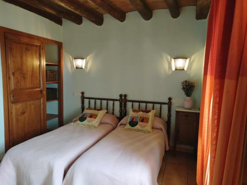 Llit o llits en una habitació de Casa Serra de Dalt