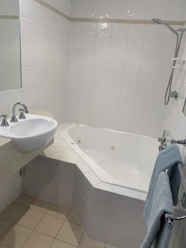 Koupelna v ubytování LaTrobe Motel Morwell