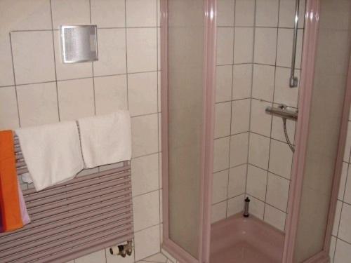 Koupelna v ubytování Ferienwohnung im DG, Parkplatz vorm Haus, WLAN