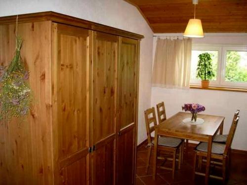 Fotografie z fotogalerie ubytování Ferienwohnung im DG, Parkplatz vorm Haus, WLAN v destinaci Bielatal