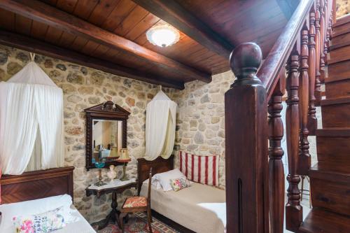 a bedroom with a bed and a mirror at Casa Di Veneto in Hersonissos