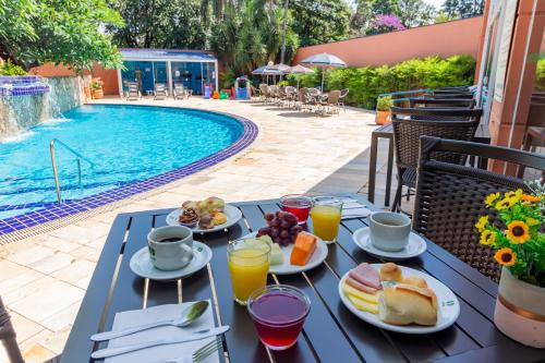A piscina localizada em Hotel Golden Park Ribeirão Preto by Nacional Inn ou nos arredores