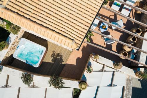 an overhead view of a swimming pool on a building at Casa Di Veneto in Hersonissos