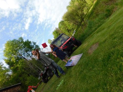 Κήπος έξω από το Ladd Pond Cabins and Campground, LLC