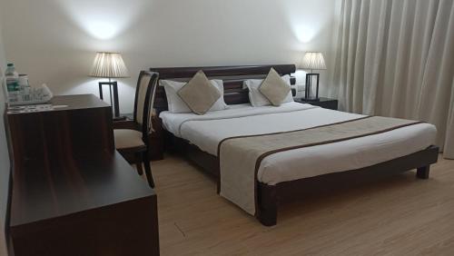 Una cama o camas en una habitación de Inventree hotels & Resort