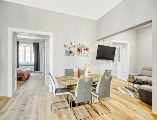 City Twenty 2BR Apartment by Irundo