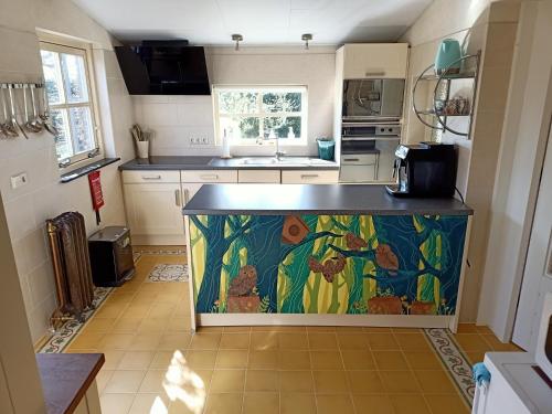 a kitchen with a fish tank in the middle of a kitchen at De Ketse Steenuil in Kaatsheuvel