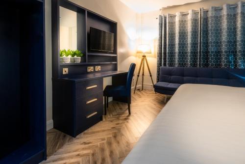 a hotel room with a bed and a desk and a couch at Da Vinci's Hotel in Derry Londonderry