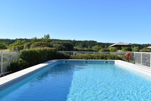 Swimming pool sa o malapit sa Relais des Vigiers