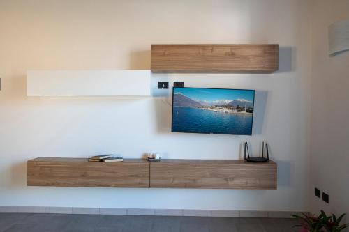 A television and/or entertainment centre at Attico Bella Vista