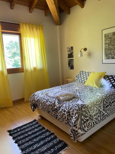 a bedroom with a bed and a window and a rug at Apartamentos Cangas Relax En Grupo in Cangas de Onís