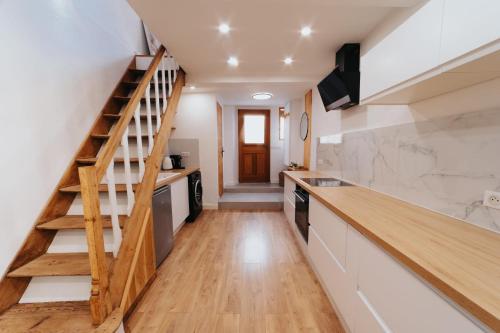 Perfect family-oriented and recently renovated townhouse in the old Antibes