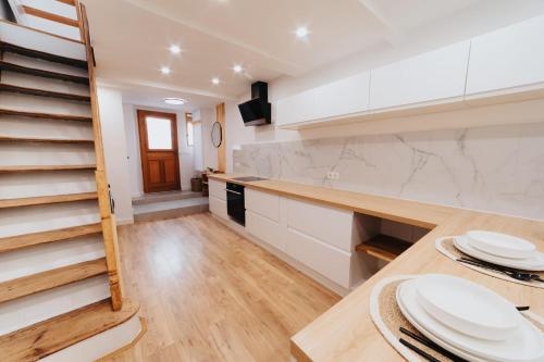 Perfect family-oriented and recently renovated townhouse in the old Antibes