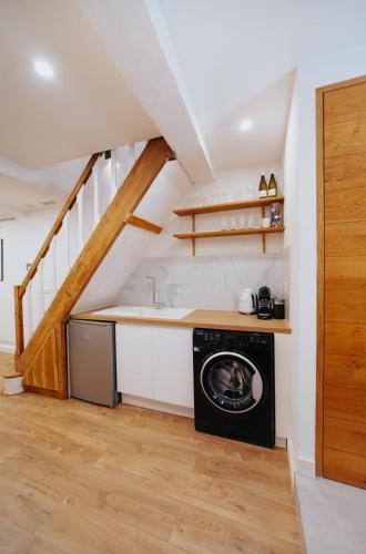 Perfect family-oriented and recently renovated townhouse in the old Antibes