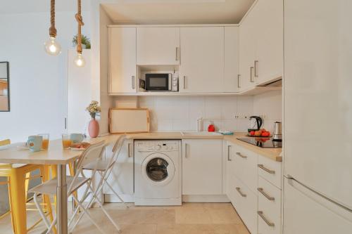 C41 - Modern & Comfy Flat City Center
