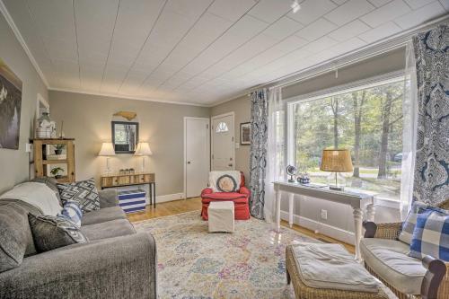Gallery image of Cozy Home Near Downtown Chapel Hill with Deck! in Chapel Hill